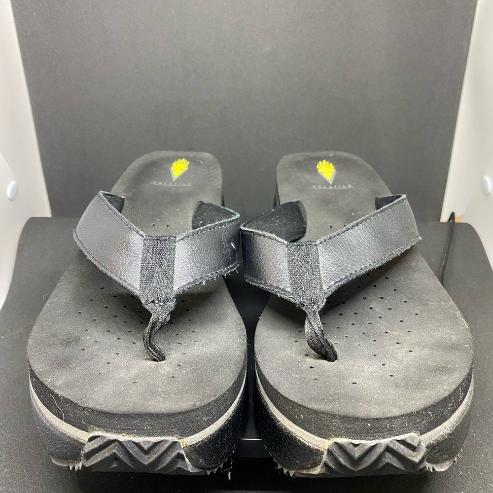 Stylish Volatile Black Platform Flip Flops Sandals 🩴 Size 9 Shoes